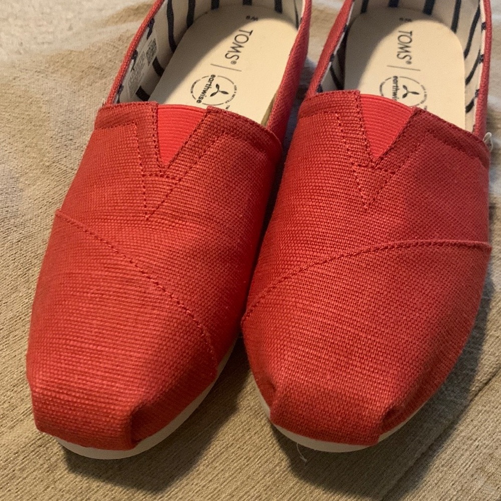 Brand New TOMS